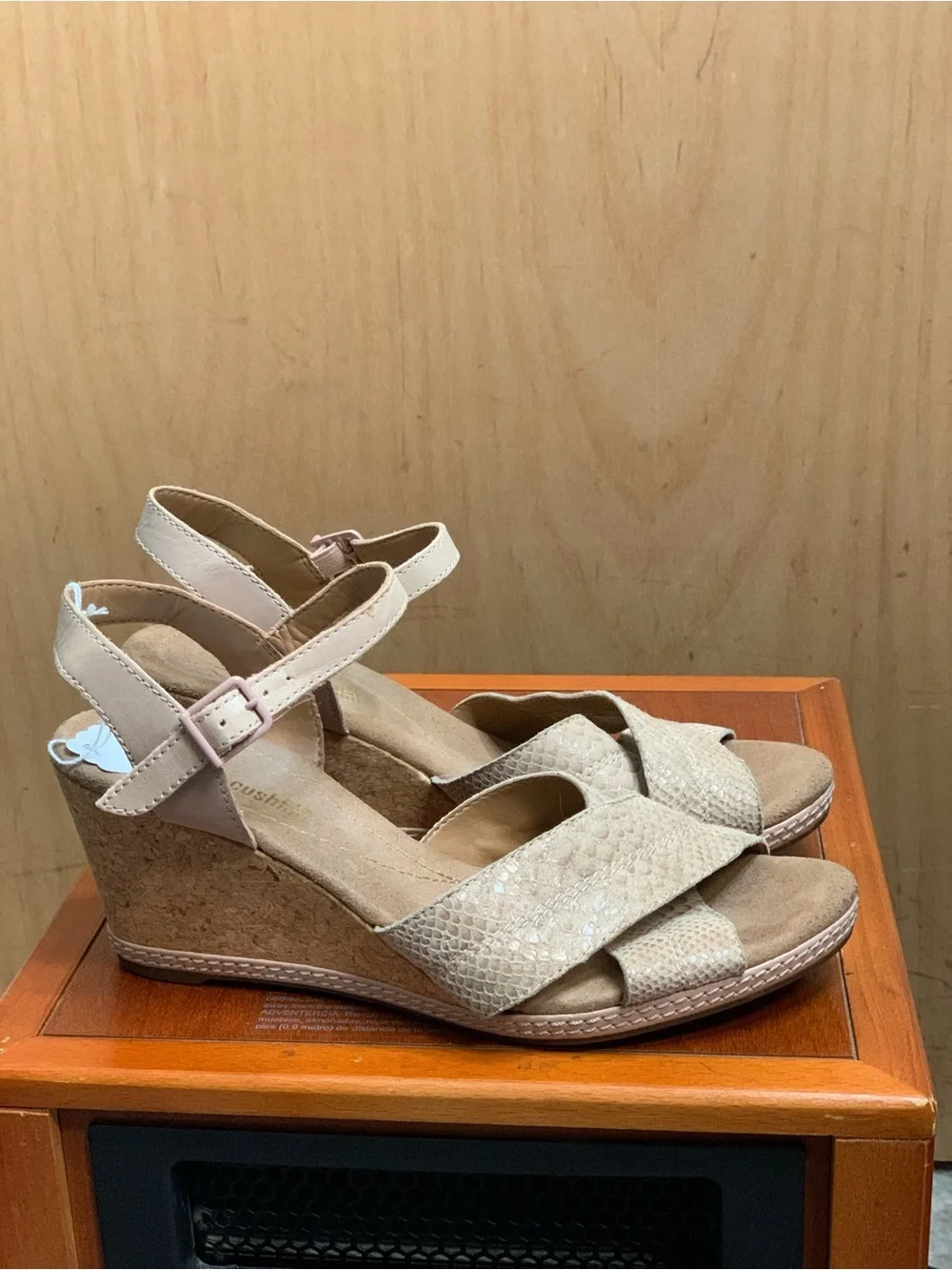 Clarks Beige Snakeskin Open Toe Wedge Sandal with Strap Size-8.5 Resort Wear